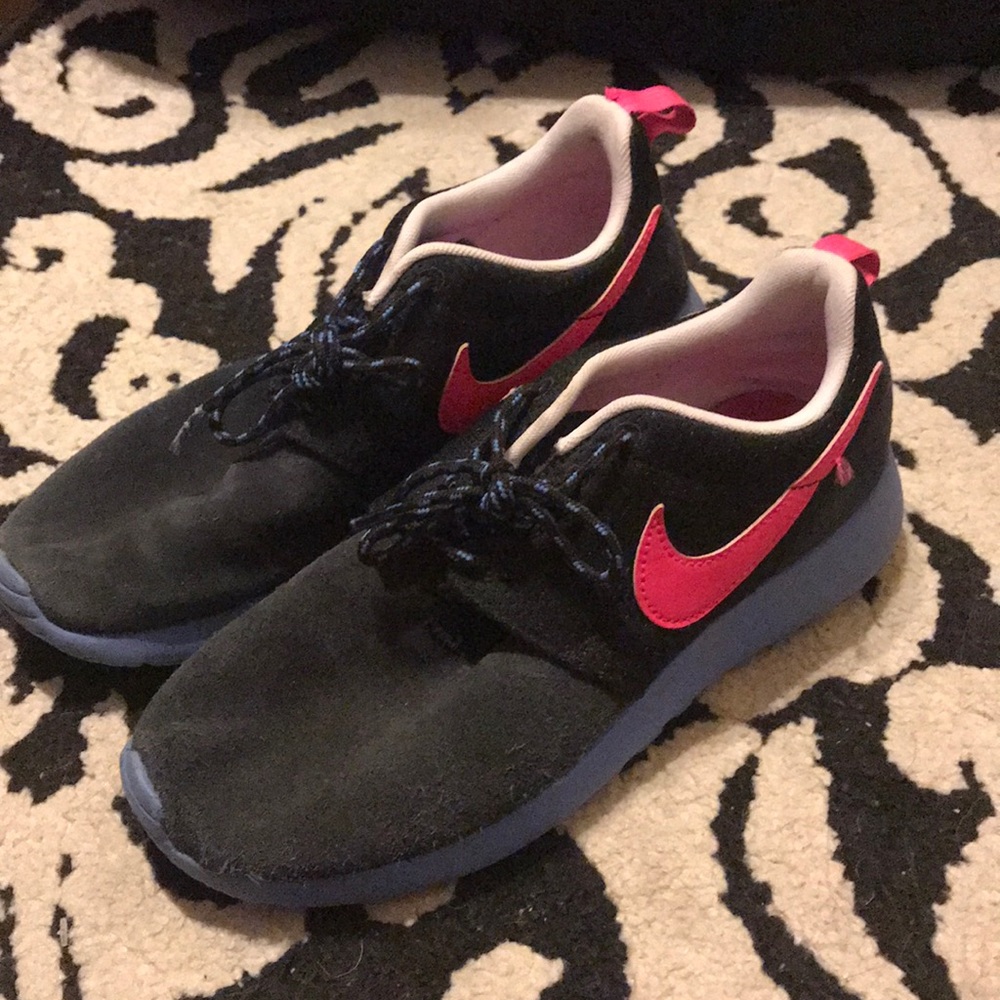 Size 6 Suede rose runs